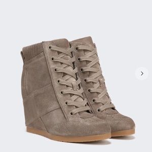 New In Box Veronica Beard Elissa Wedge Sneaker